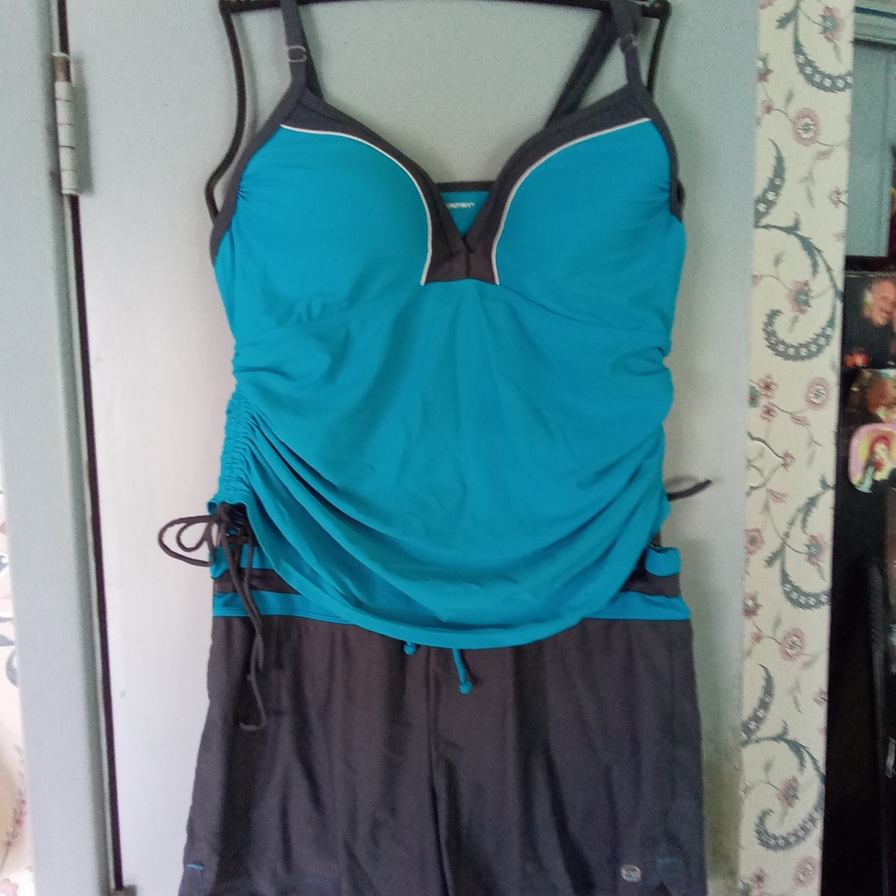 Free Country Blue and Gray Tankini Swimsuit Set, 2 Piece, Top and Cargo Shorts